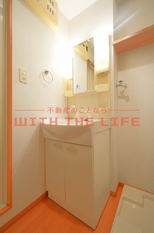 ア・ルーラ東合川【10,000円キャッシュバック対象物件】の独立洗面台|朝の支度にも助かる、独立の洗髪洗面化粧台