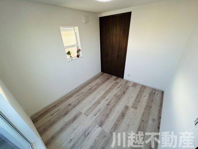 生活利便施設の充実した住環境の洋室|ドリンクサービスあります