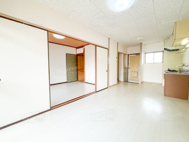 権藤ビルの居間・リビング|広いリビングです☆