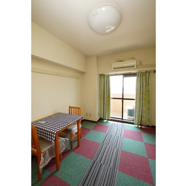 岐阜市浪花町１丁目の賃貸マンションの居間・リビング|洋室