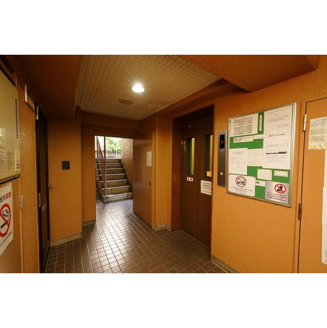 岐阜市浪花町１丁目の賃貸マンションのエントランス|エレベーター