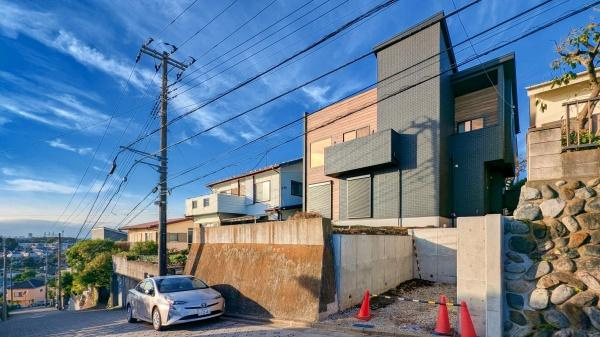 横浜市戸塚区汲沢４丁目の新築一戸建の外観|周辺は落ち着いた街並み。
是非一度、現地へお越しください。
ご自宅まで送迎も可能です