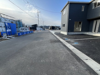 【前面道路含む現地写真】