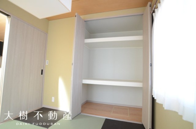 【和室】 | 座間市新田宿　新築戸建て　全１棟【仲介手数料無料】 | 1階　和室（4.87帖）クローゼット
