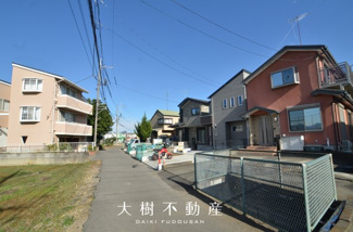 【前面道路含む現地写真】