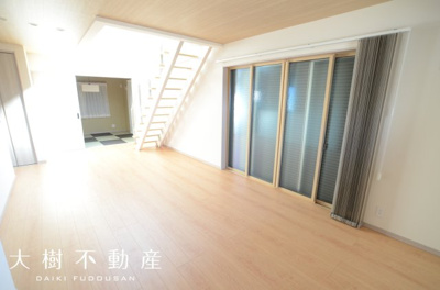 【居間・リビング】 | 座間市新田宿　新築戸建て　全１棟【仲介手数料無料】 | □■当社なら諸費用を最大限削減できます■□