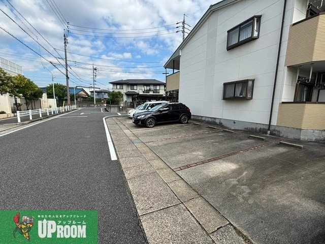 アートグリーンの駐車場