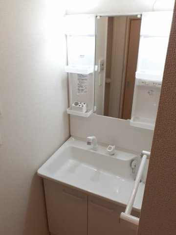 Ｇｌａｎｚ一色の洗面所|コンパクトで使いやすい洗面所
