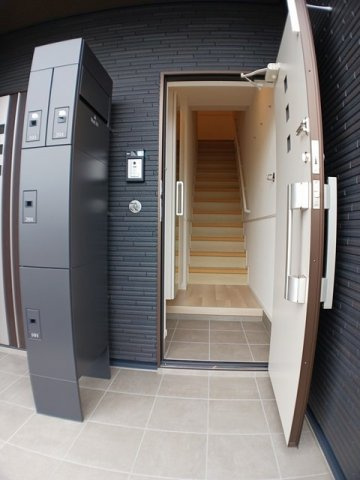 キルシュ　曙　Ⅲの玄関|収納もある玄関です