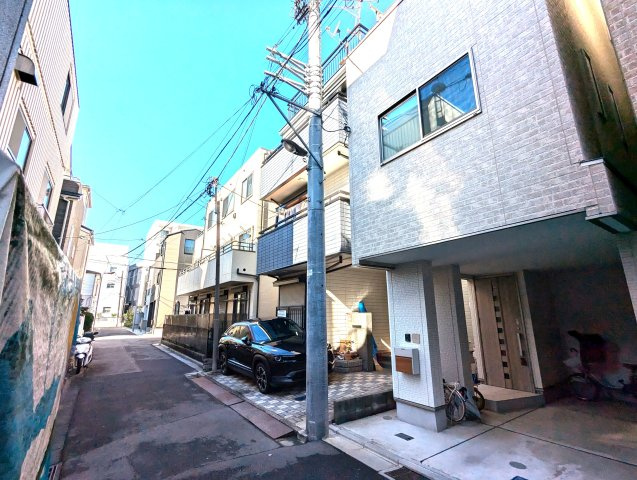 墨田区立花５丁目の戸建の前面道路含む現地写真