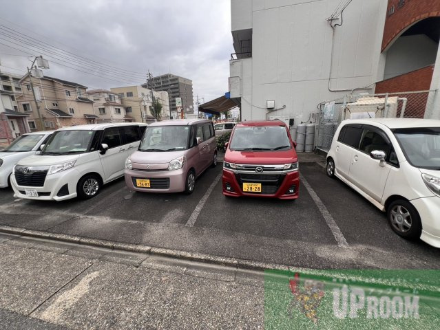 川地ハイツの駐車場