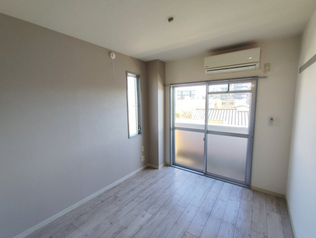 キャッスルアメニティの洋室