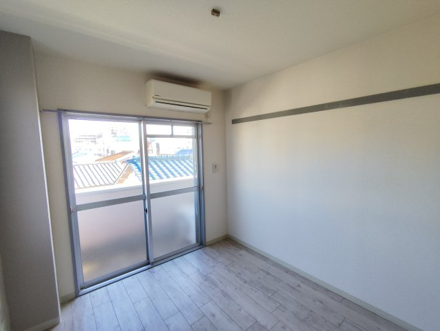 キャッスルアメニティの洋室