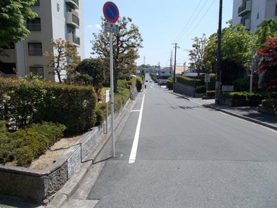 【周辺】 | 千里王子高層住宅B棟 | 前面道路