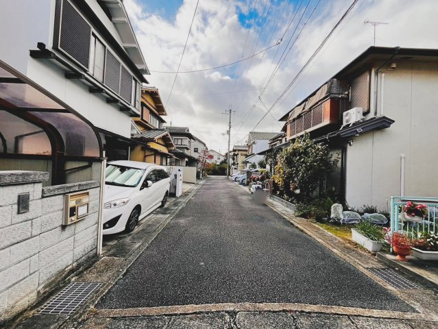 鳴滝蓮花寺町の前面道路含む現地写真|幅員約５ｍです。
