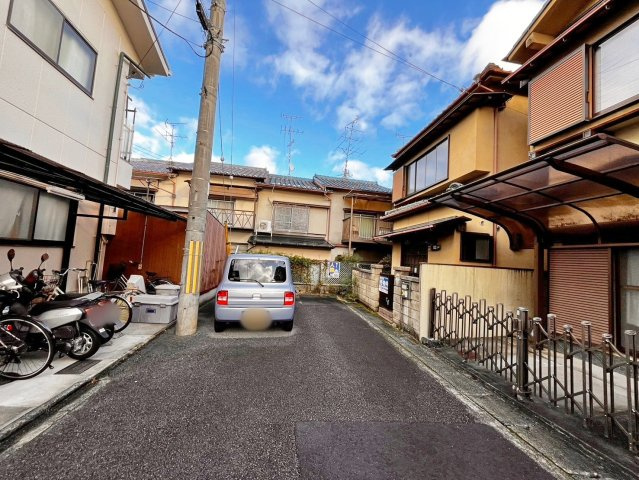 鳴滝蓮花寺町の前面道路含む現地写真|まずはお電話を！「ＳＵＵＭＯを見て」とお問い合わせください♪
掲載しきれない情報や、水面下の最新情報をお送りいたします！