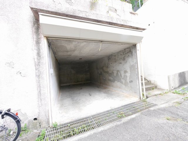 長田区高東町2-2-8戸建の駐車場|ハイルーフ可（車高195ｃｍ程度まで）