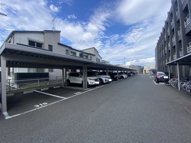 ヒルズレジデンシャルS12の駐車場