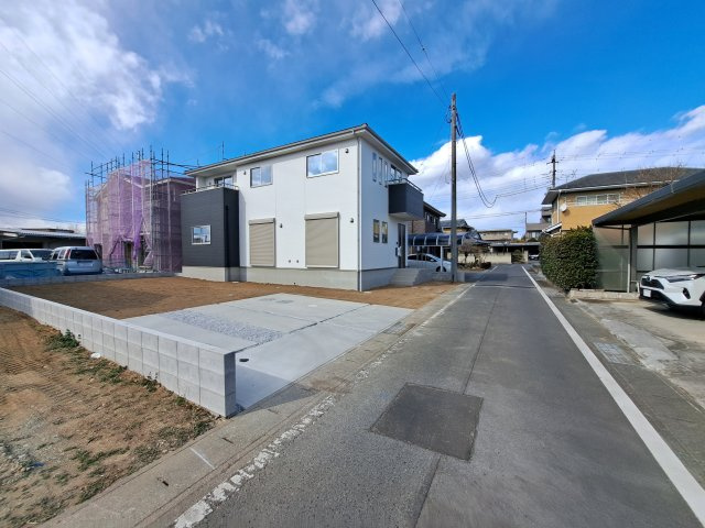 新築　伊勢崎市連取町32期　２号棟の前面道路含む現地写真|現地写真　東側接道幅員約4ｍ