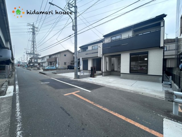 桶川市泉2丁目4期　新築戸建　ブルーミング02の前面道路含む現地写真