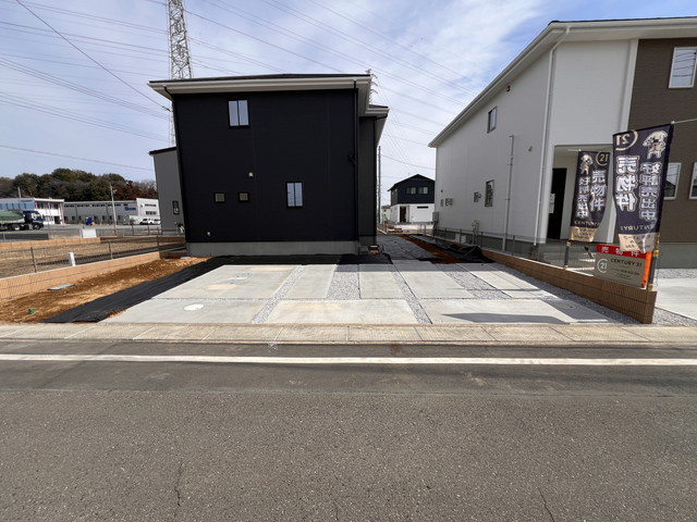 新築　太田市宝町1期　１号棟の駐車場|現地写真　駐車スペースは並列2台分可能です！

