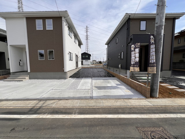 新築　太田市宝町1期　2号棟の駐車場|現地写真　駐車スペースは並列2台分可能です！

