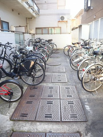 【その他共用部分】 | 第２シンエイビル | 自転車置き場です