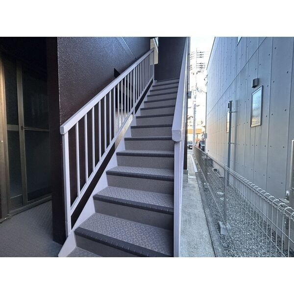 プラスビルのロビー