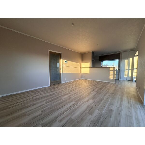 プラスビルの居間・リビング