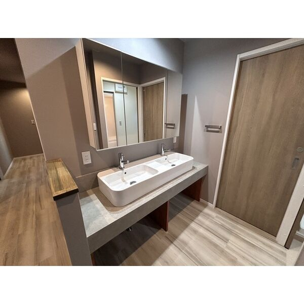 プラスビルの洗面所