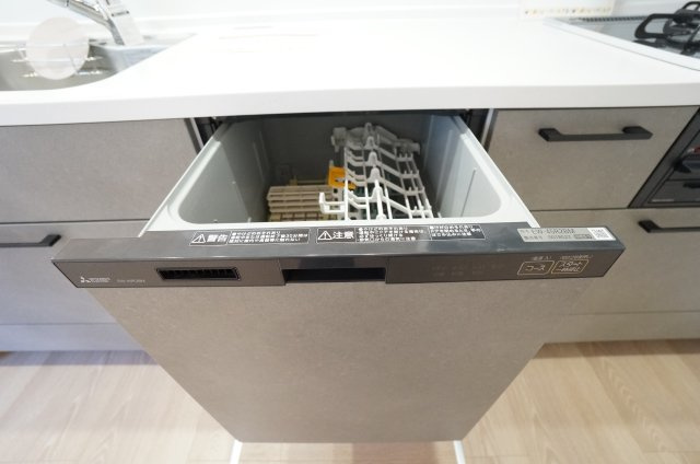 常滑市榎戸町2期　2号棟の設備|内蔵型でスッキリコンパクトな食洗機！汚れや食器の量に合わせて選べる各種運転コース機能搭載。