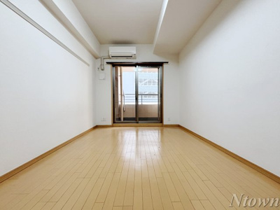 【居間・リビング】 | プレサンス栄メディパーク | こちらの居間で趣味の時間をお楽しみください