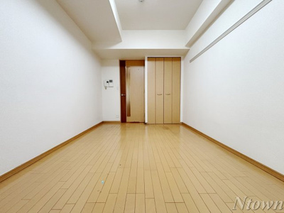 【居間・リビング】 | プレサンス栄メディパーク | こちらのリビングで趣味の時間をお楽しみください