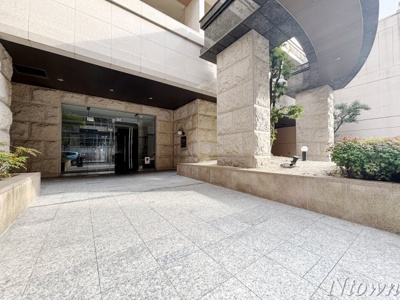 【エントランス】 | プレサンス栄メディパーク | ゆとりのあるエントランスです