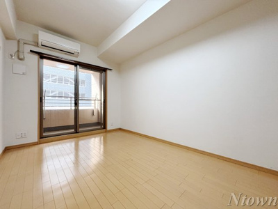 【居間・リビング】 | プレサンス栄メディパーク | こちらの居間で趣味の時間をお楽しみください