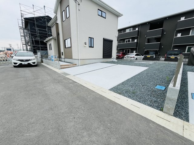 よかタウン室岡3期の駐車場