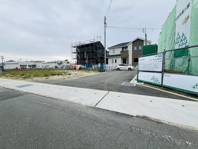 よかタウン室岡3期の前面道路含む現地写真