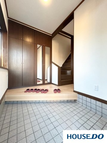 中古戸建　佐野市高萩町の玄関|ゆったりとした玄関です