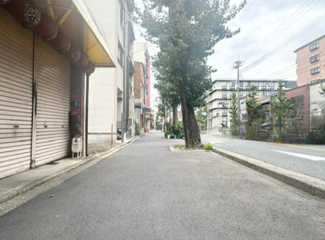 【前面道路含む現地写真】