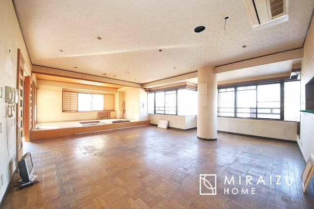 【居間・リビング】 | 5階フロアの内観
※現況優先、設備間取り気になる箇所等は案内時にお確かめ下さい