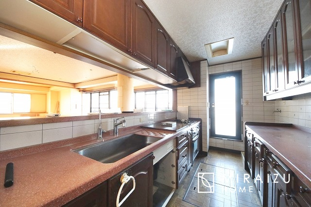 【キッチン】 | 5階フロアの内観
※現況優先、設備間取り気になる箇所等は案内時にお確かめ下さい