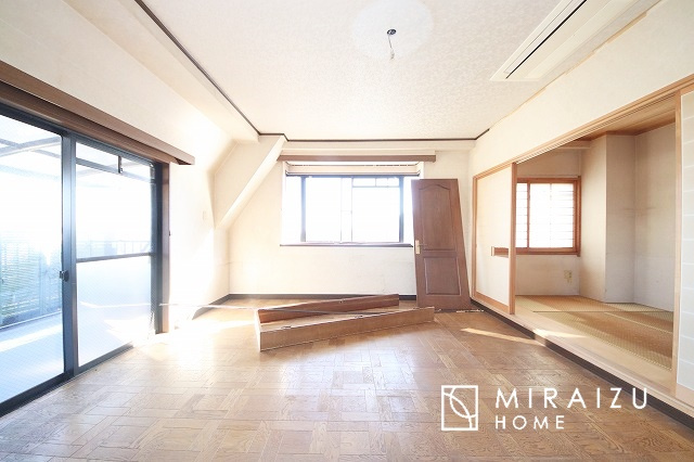 【居間・リビング】 | 5階フロアの内観
※現況優先、設備間取り気になる箇所等は案内時にお確かめ下さい