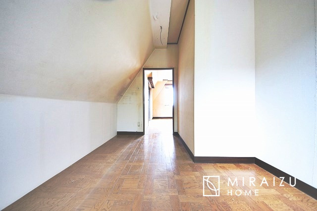 【洋室】 | 5階フロアの内観
※現況優先、設備間取り気になる箇所等は案内時にお確かめ下さい