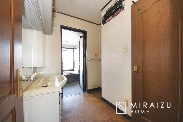 【洗面所】 | 5階フロアの内観
※現況優先、設備間取り気になる箇所等は案内時にお確かめ下さい