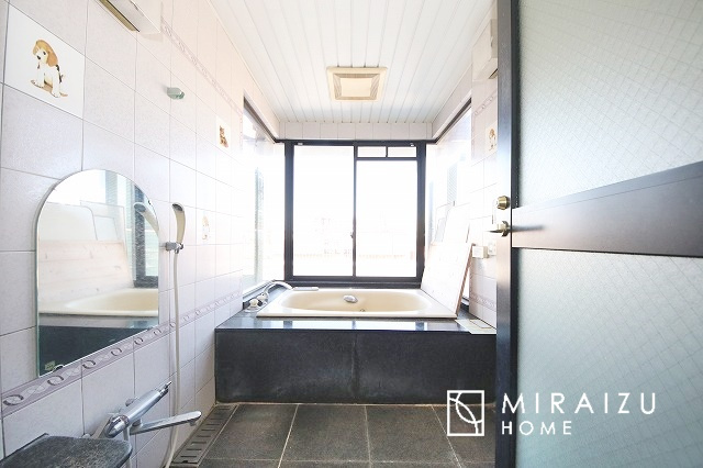 【浴室】 | 5階フロアの内観
※現況優先、設備間取り気になる箇所等は案内時にお確かめ下さい