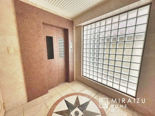 【エントランス】 | 1階↔5階の直通専用エレベーター
※現況優先、設備間取り気になる箇所等は案内時にお確かめ下さい