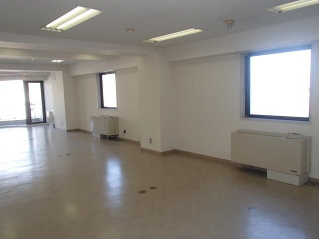 第一鈴重ビルの寝室