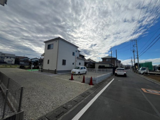 【前面道路含む現地写真】