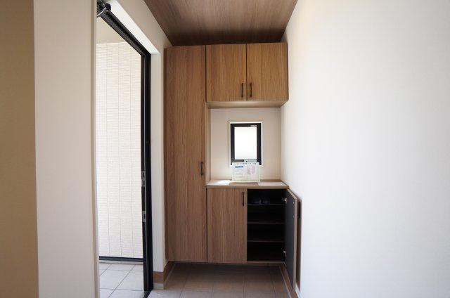 常滑市榎戸町3期　1号棟の玄関|玄関のシューズボックス