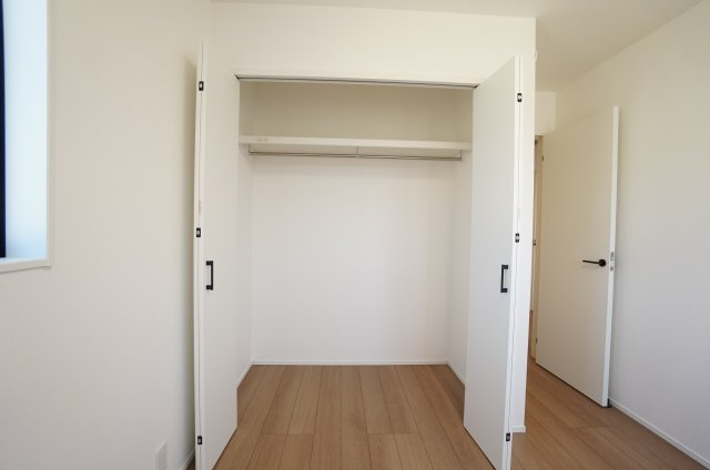 常滑市榎戸町3期　1号棟の収納|2階洋室のクローゼット。